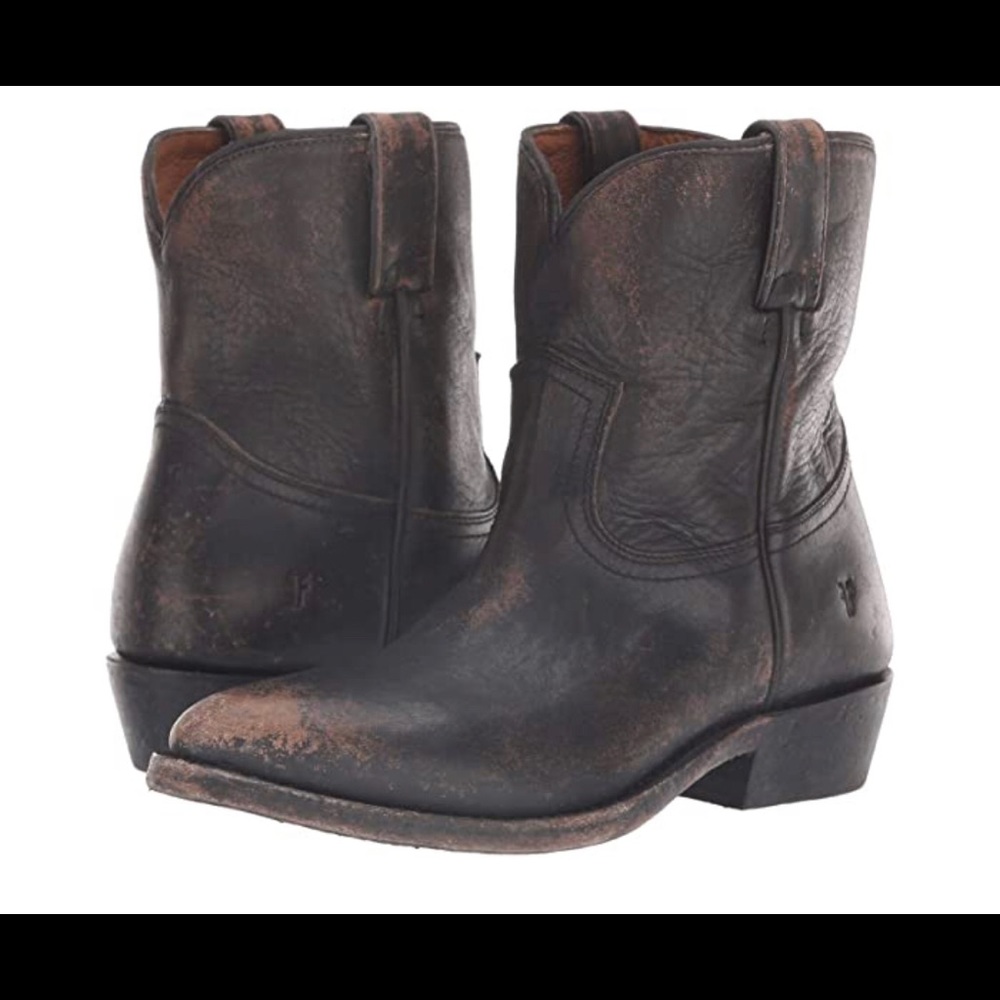 Frye Billy Short in Distressed black